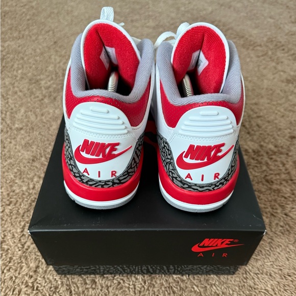 Air Jordan Fire Red 3 - Picture 6 of 6
